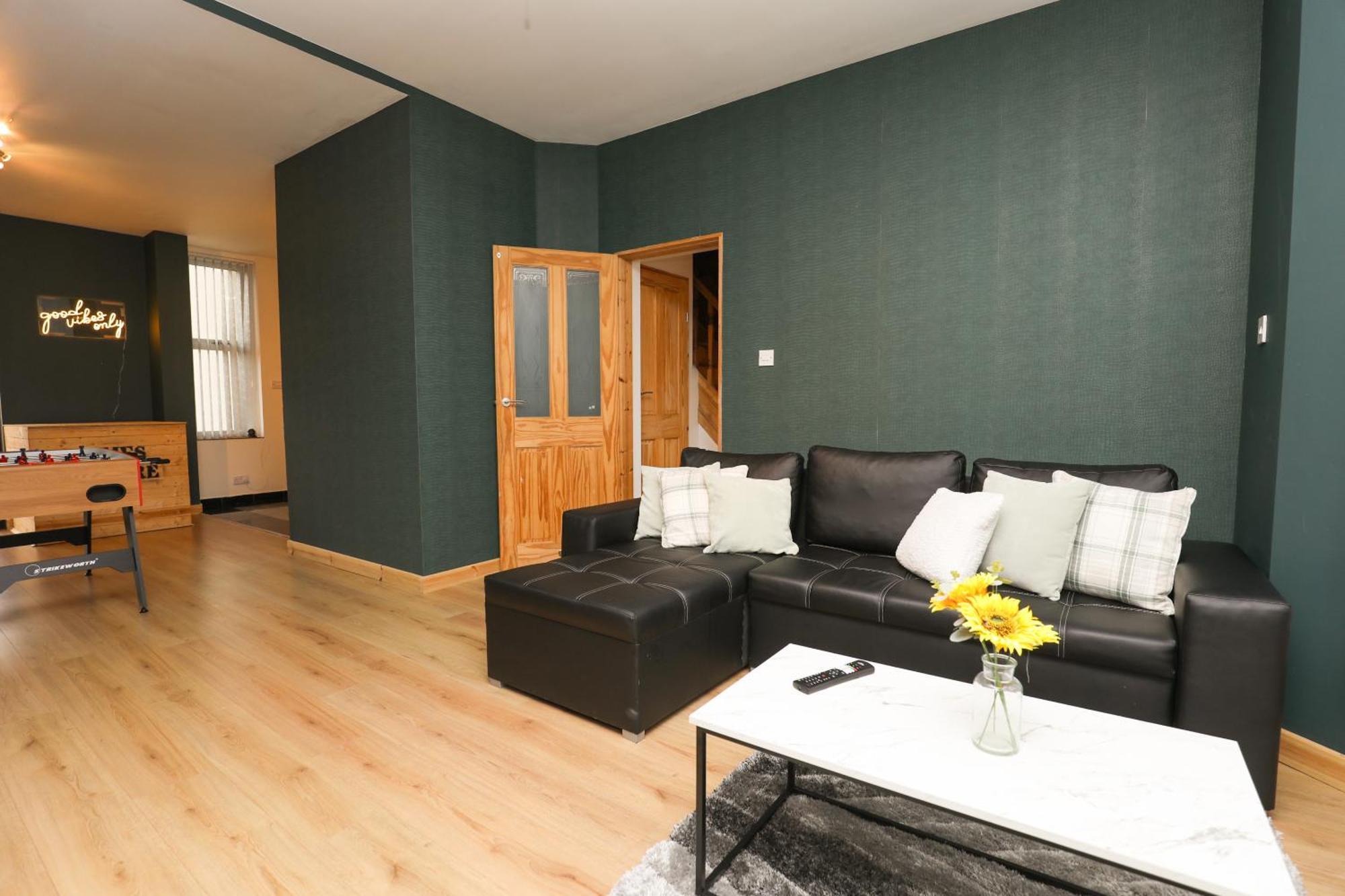 Anfield Luxe Retreat - Stylish Stay With Parking - Steps From Stadium - Short Drive To City Centre Liverpool Exteriör bild