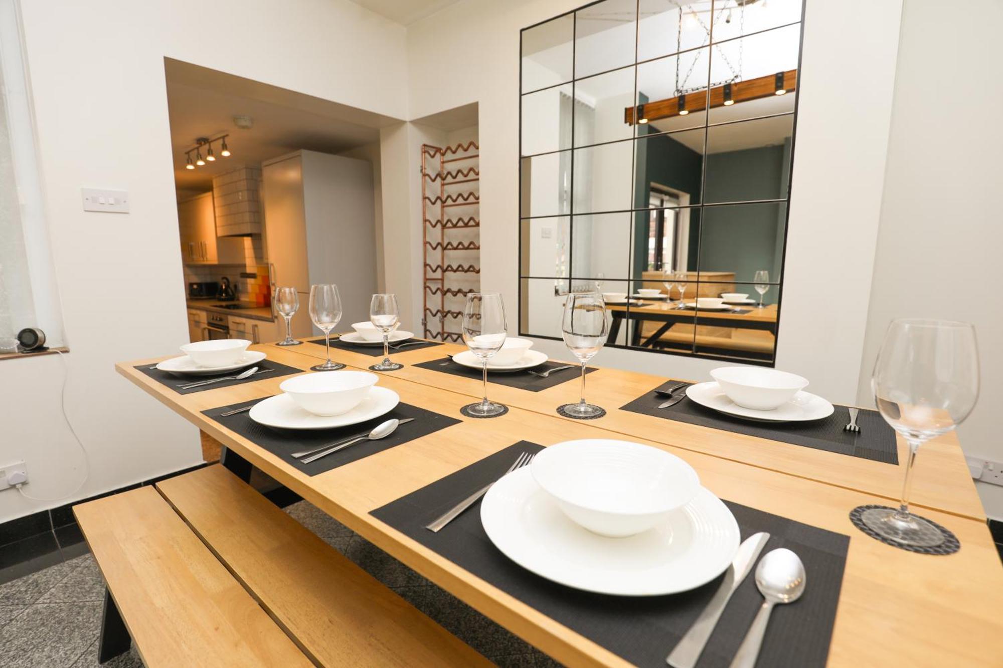 Anfield Luxe Retreat - Stylish Stay With Parking - Steps From Stadium - Short Drive To City Centre Liverpool Exteriör bild